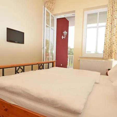 To Hus F690 - 02 Im Ersten Og Mit Kamin Und Balkon Apartment Sellin (Rugen)